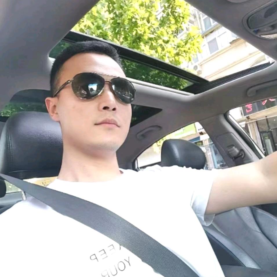 尼古拉•杰