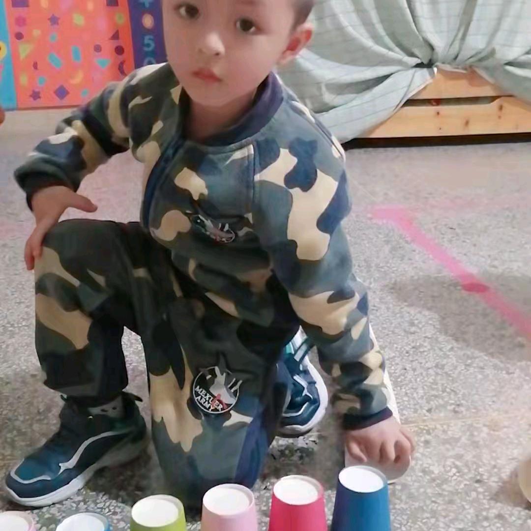 佐佑微笑