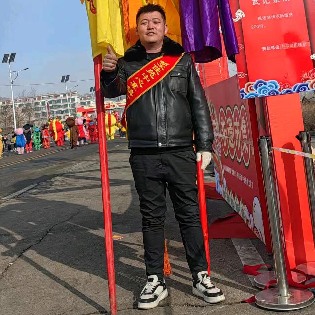 @新光佳苑少年高跷队琦琦