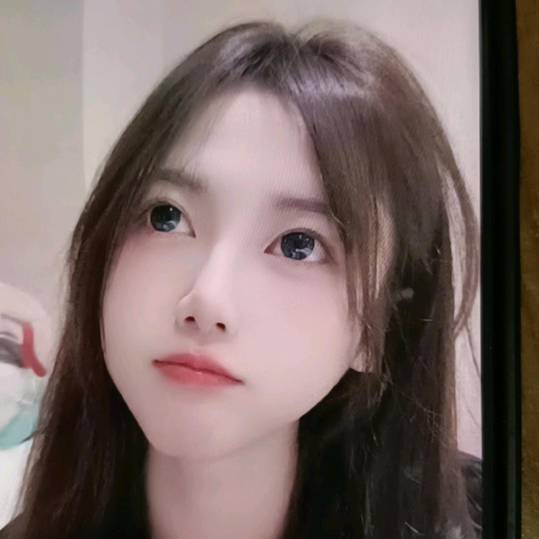 甜甜一笑