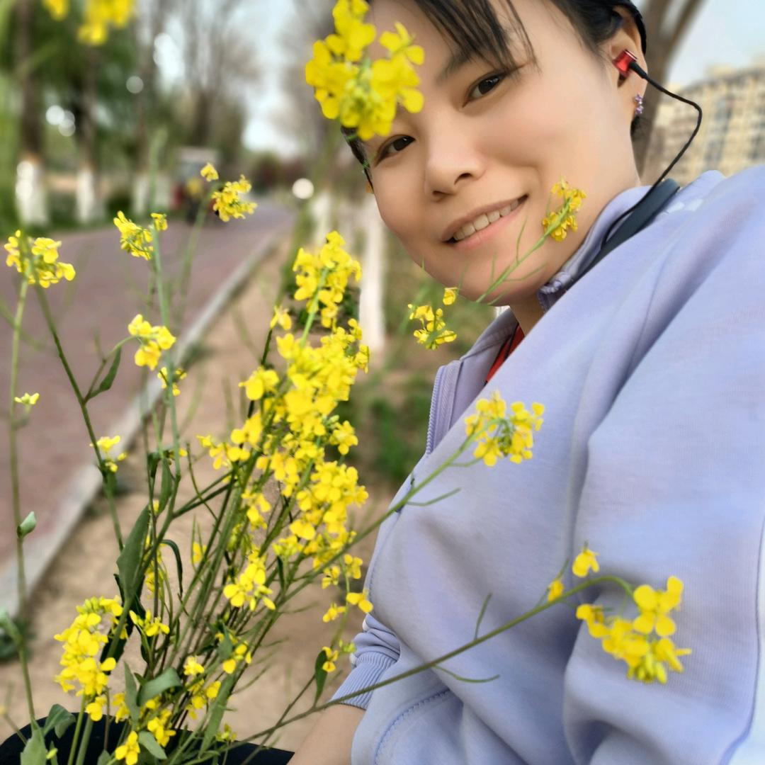 姐妹你笑起来很好看