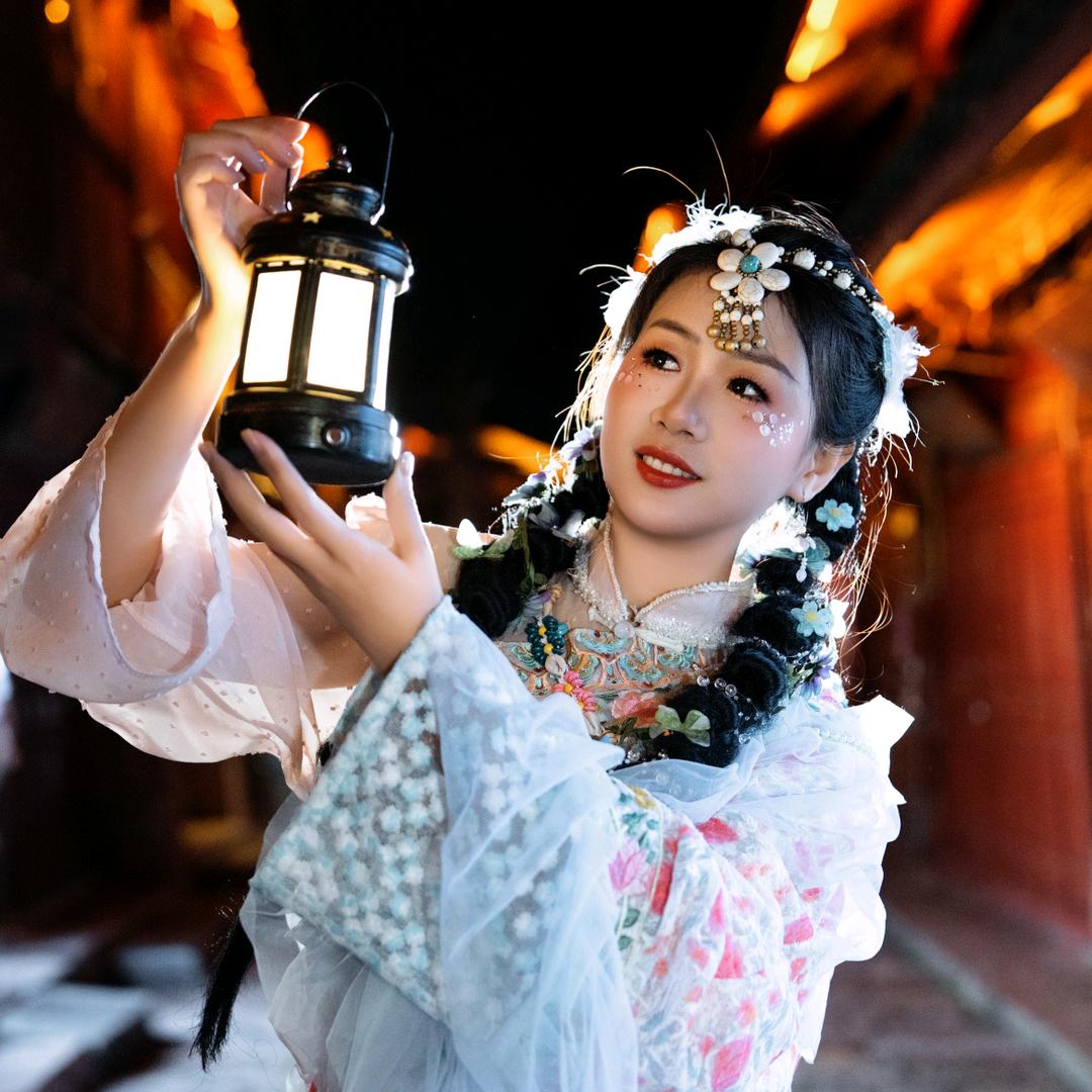 海 鲜 小姐姐