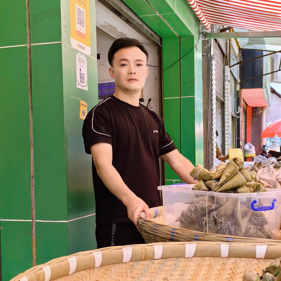 超级奶爸（粑粑哥）