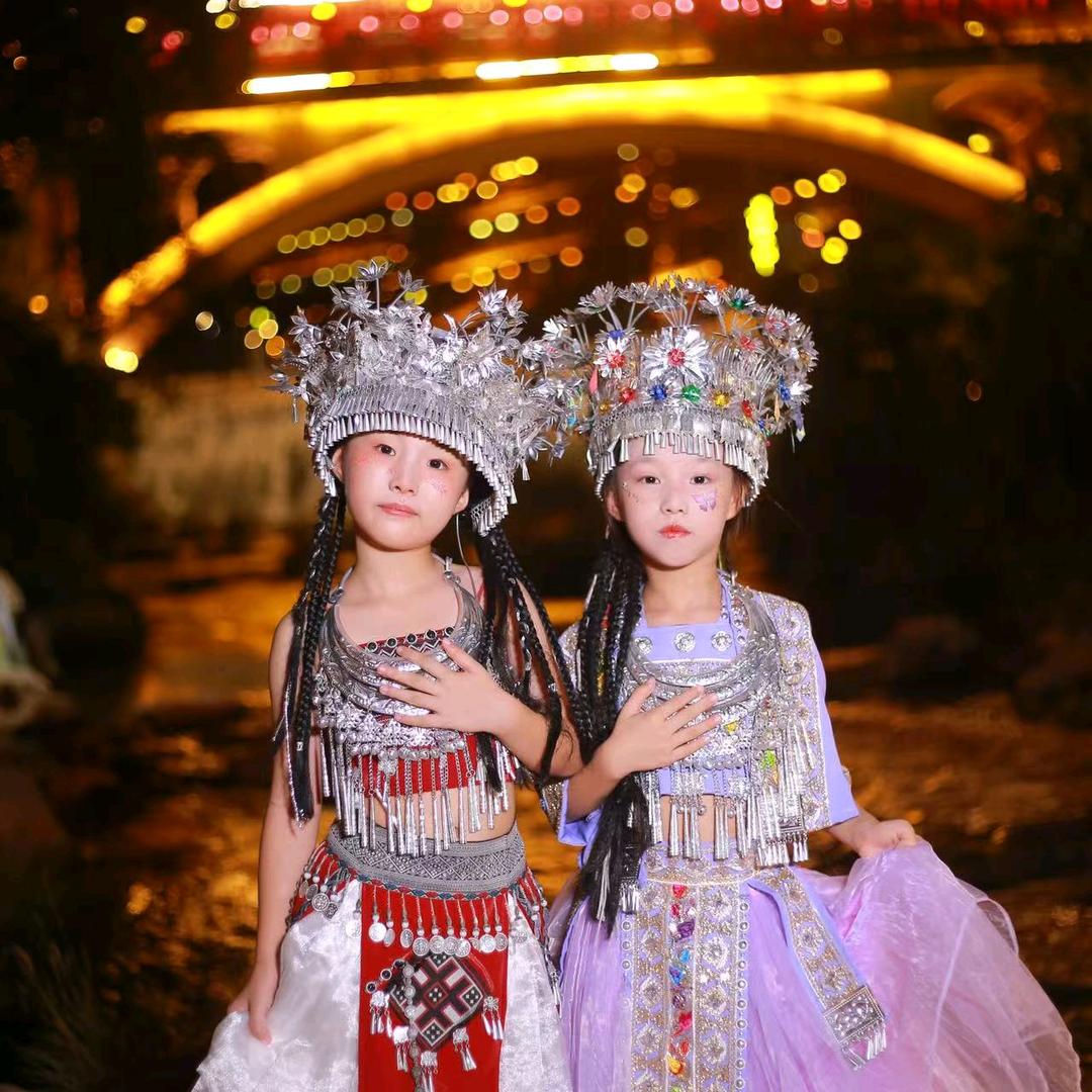 你踩到朕裙子了