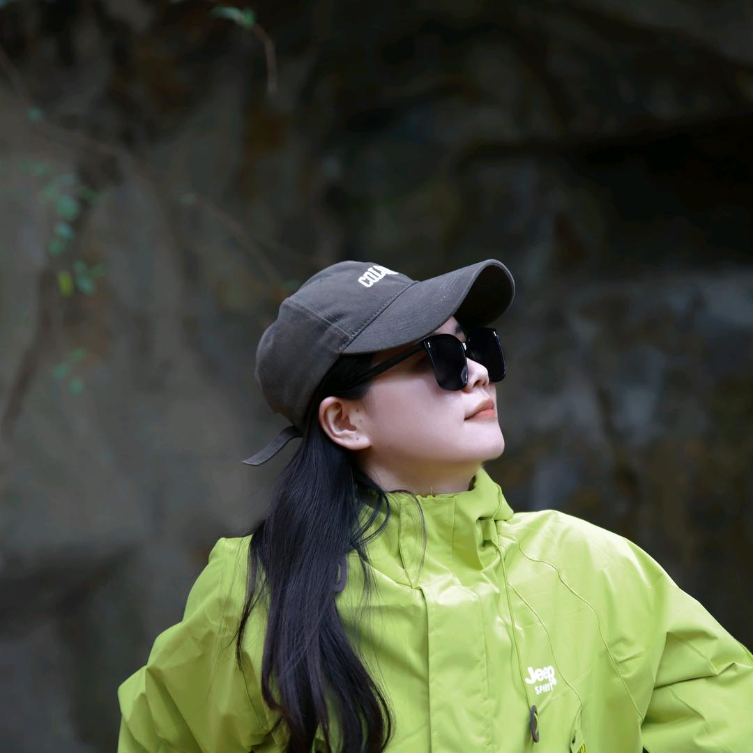 Nicole·
