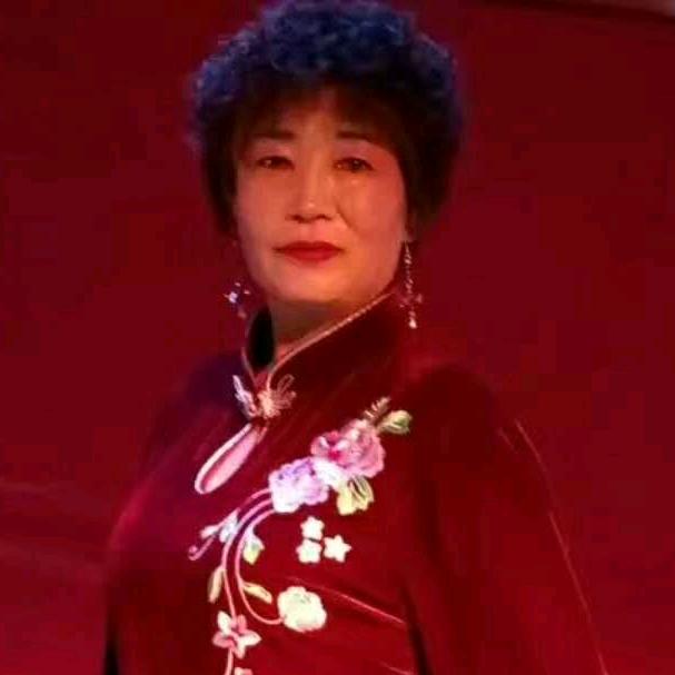 戏迷爱好女包公