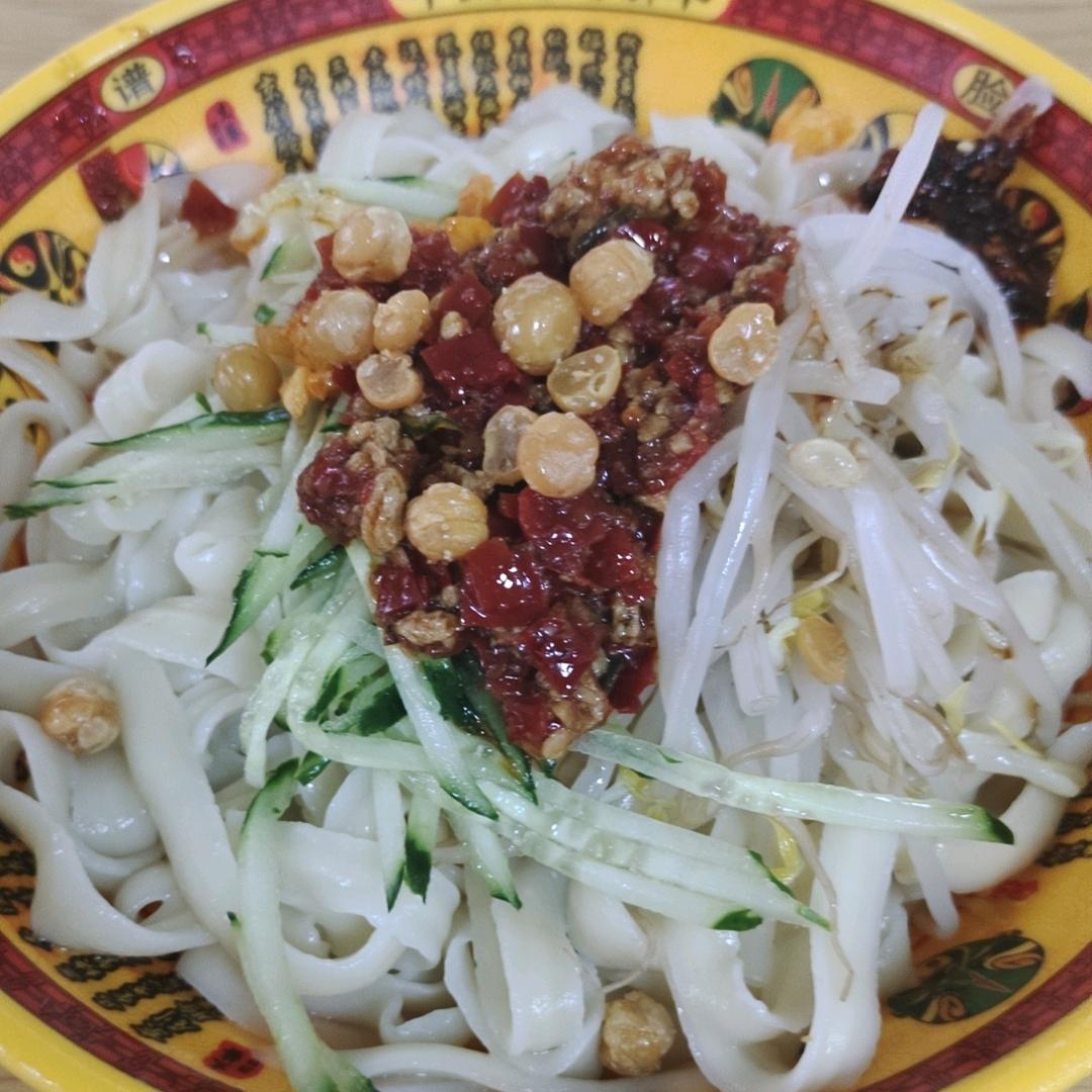 剁椒肉丝拌面