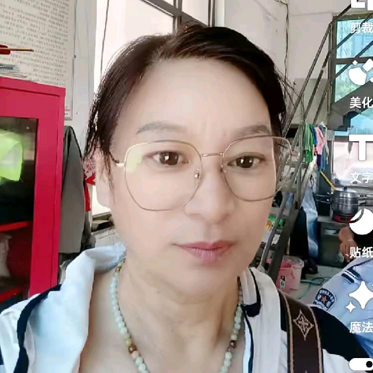 盛碗饭小丫吃🌻