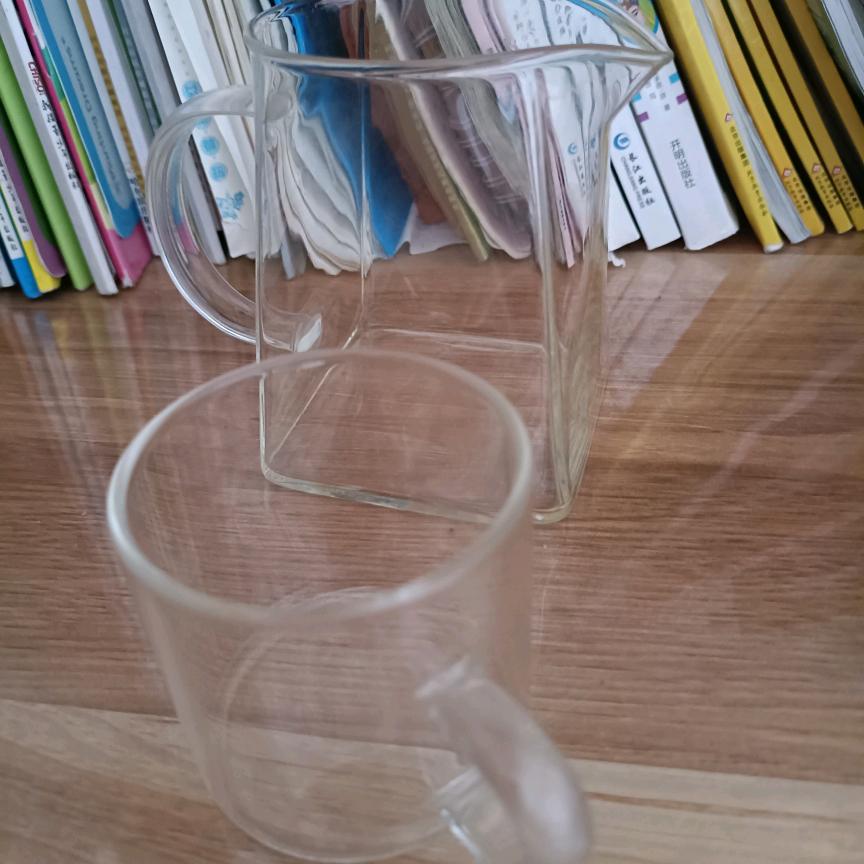 空挡的茶杯