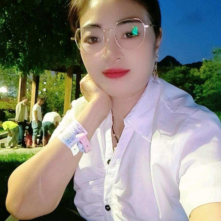 爱情伤透我的心。小杨