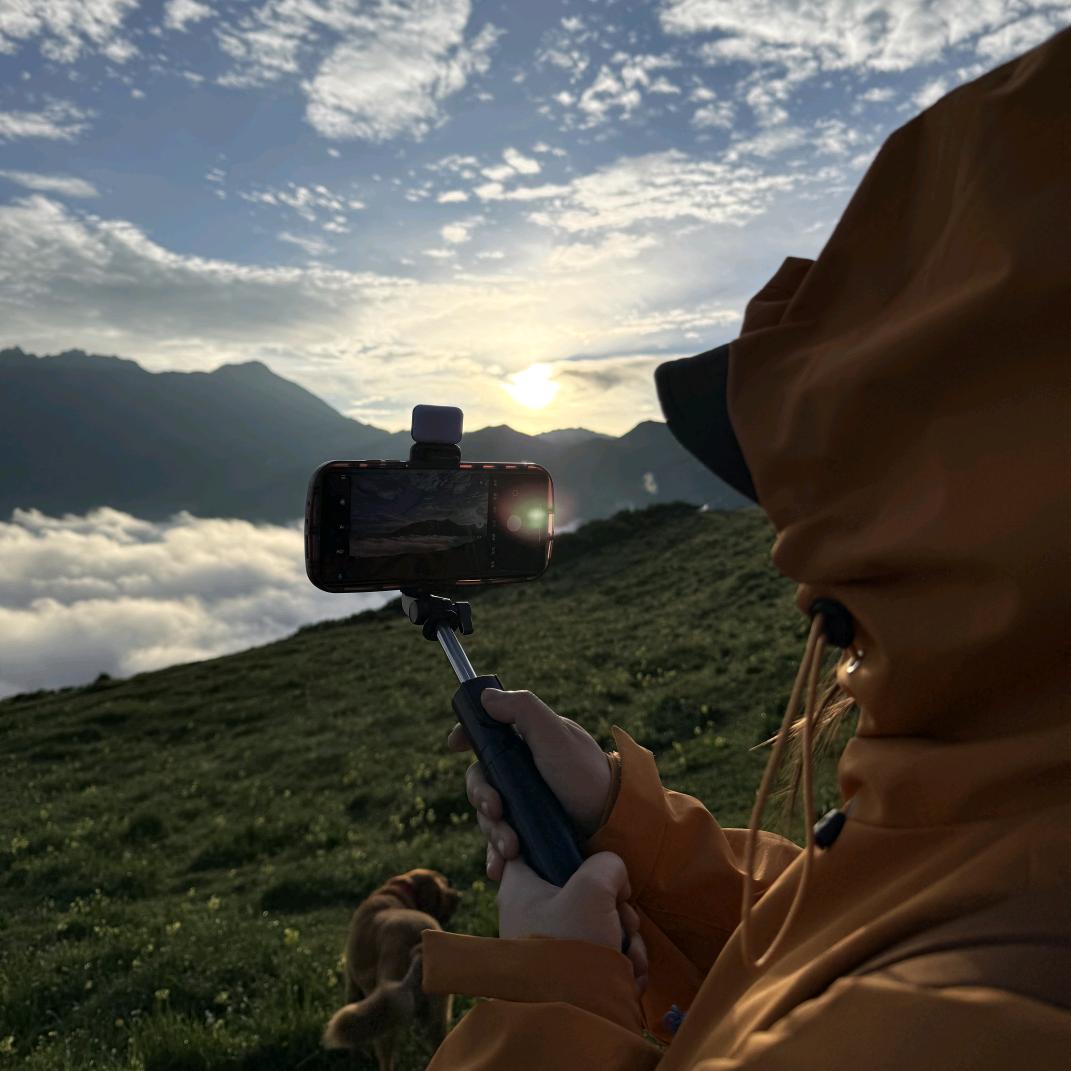 穿着短裙到处飞