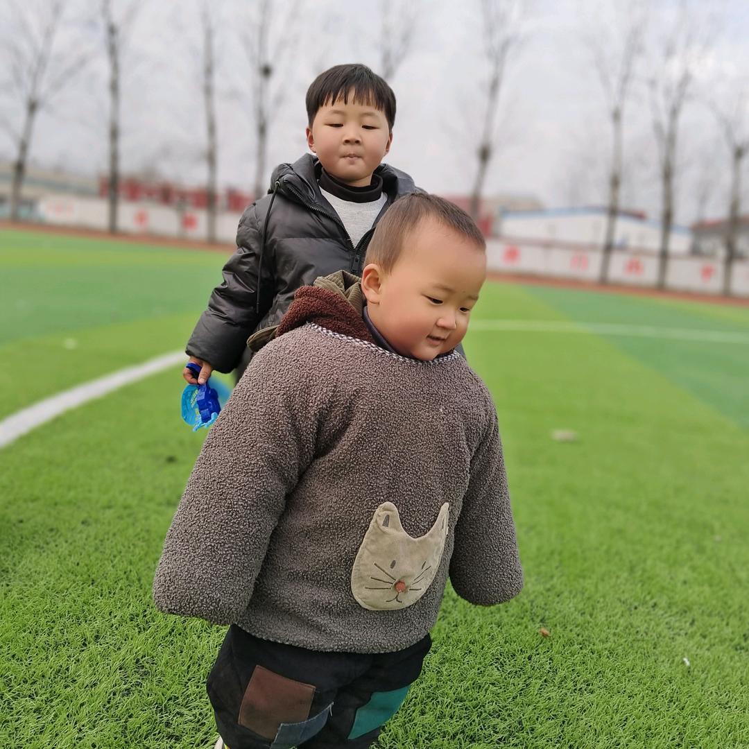 卖酱香饼烤面筋盟盟