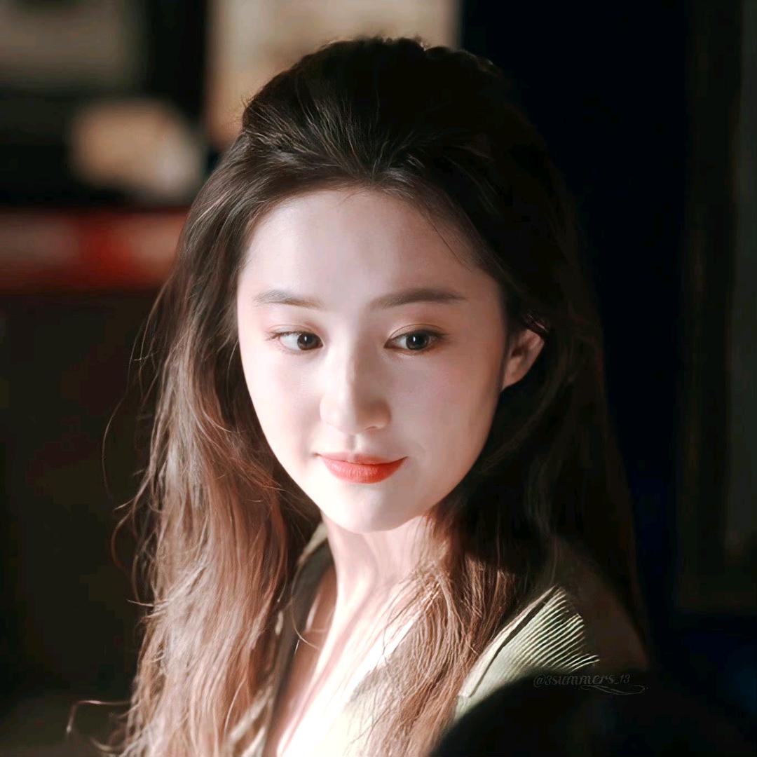 Tiffany  Lee