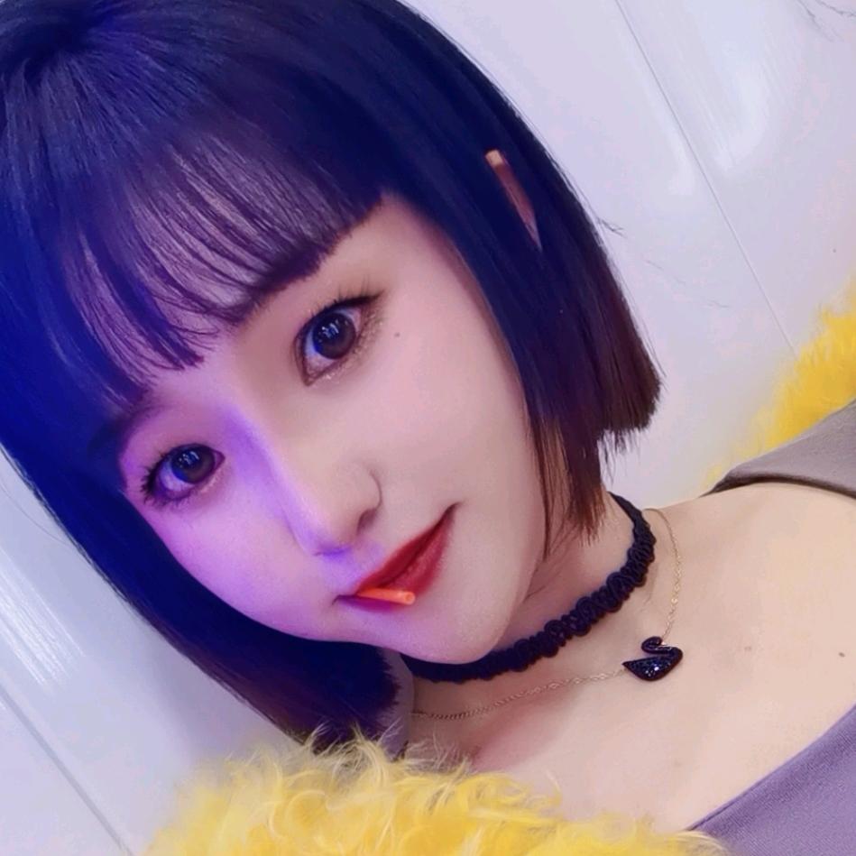 甜总🕊嫣然一笑