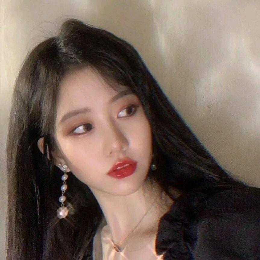高级彩妆师Alina