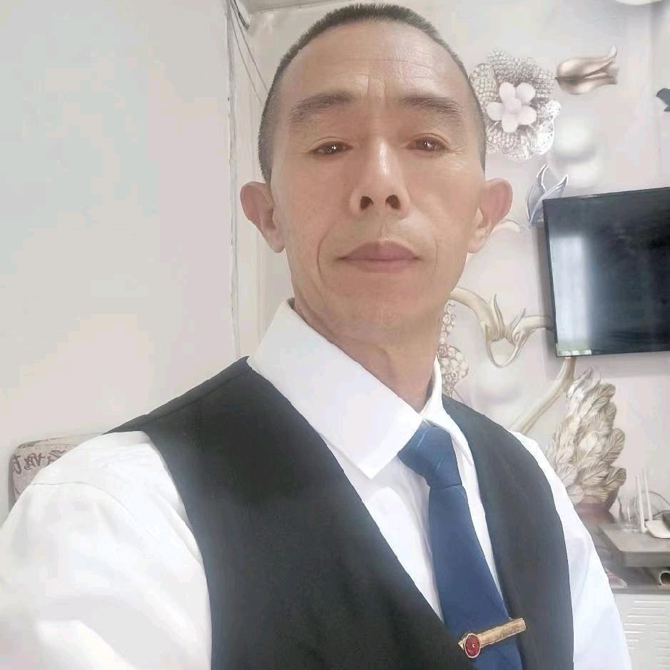 养老院副院长。