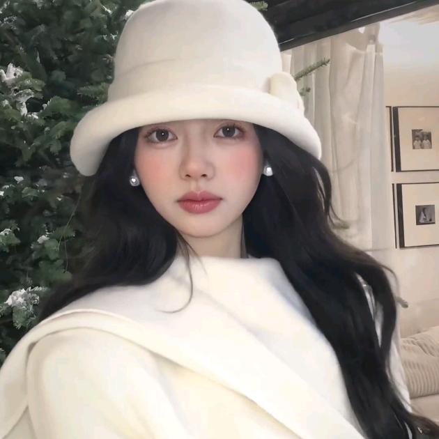 我是秋秋呀-每日穿搭