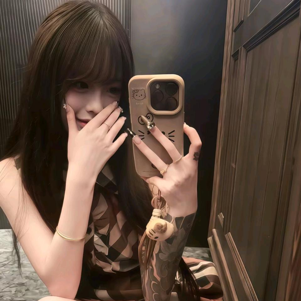 韩苒茗.