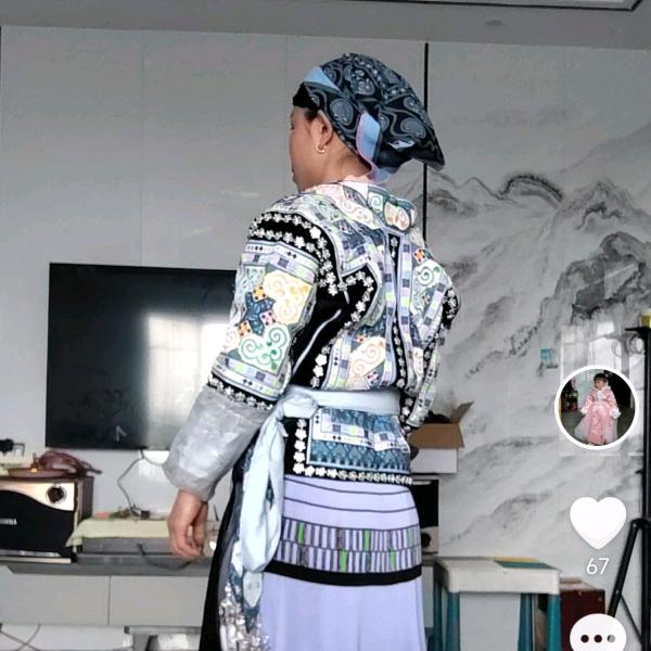 小情：电工：在上海