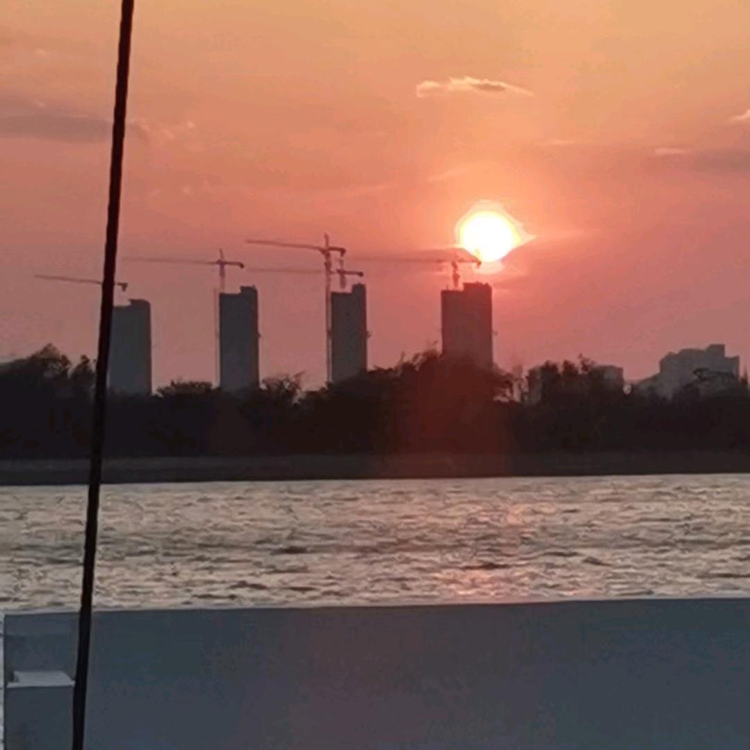 鸿志