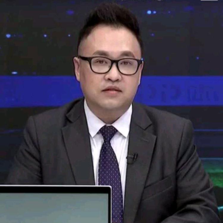足球解说刘焕