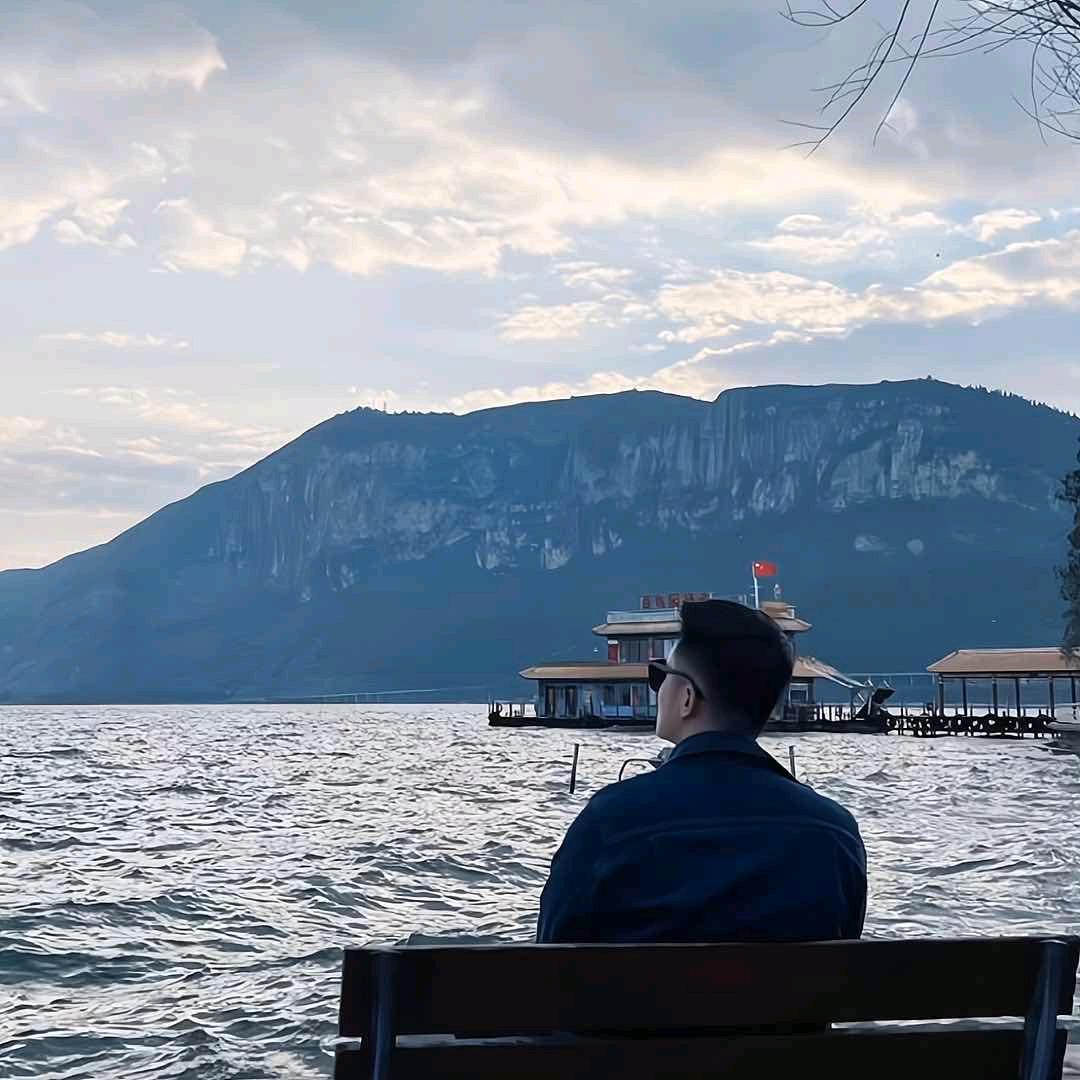 80后卖化妆品的大叔