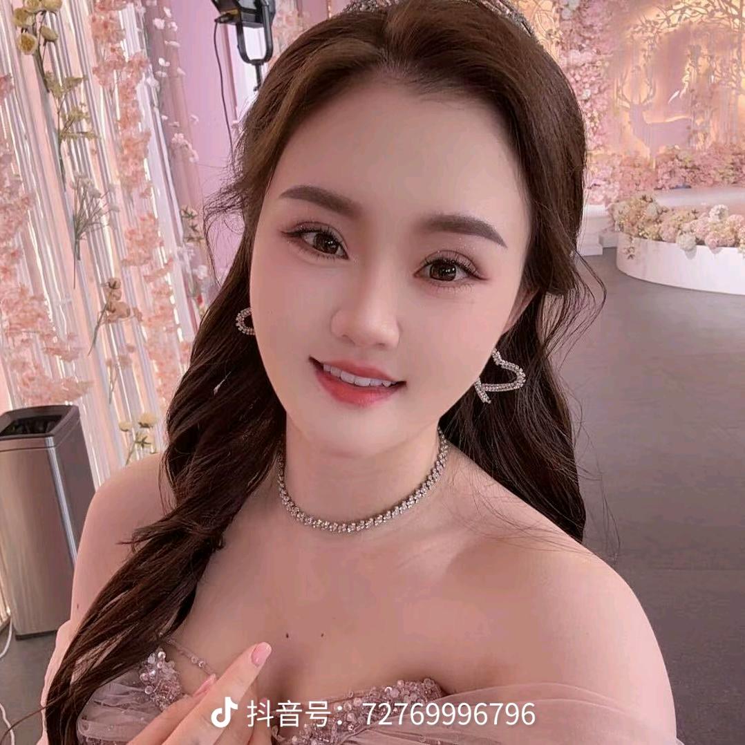 浅笑一琉璃白