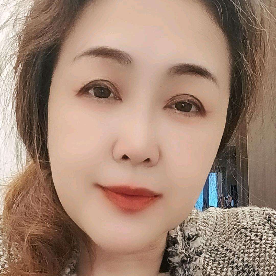 沙滩上的背影