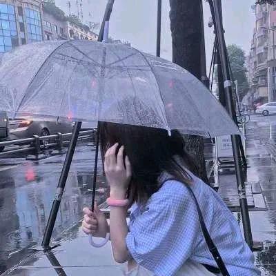 雨中的女孩