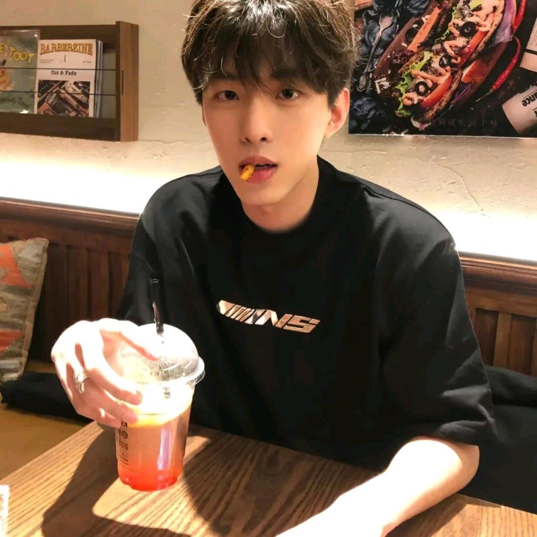 .̶♡̶眼̶里̶有̶星̶河̶.