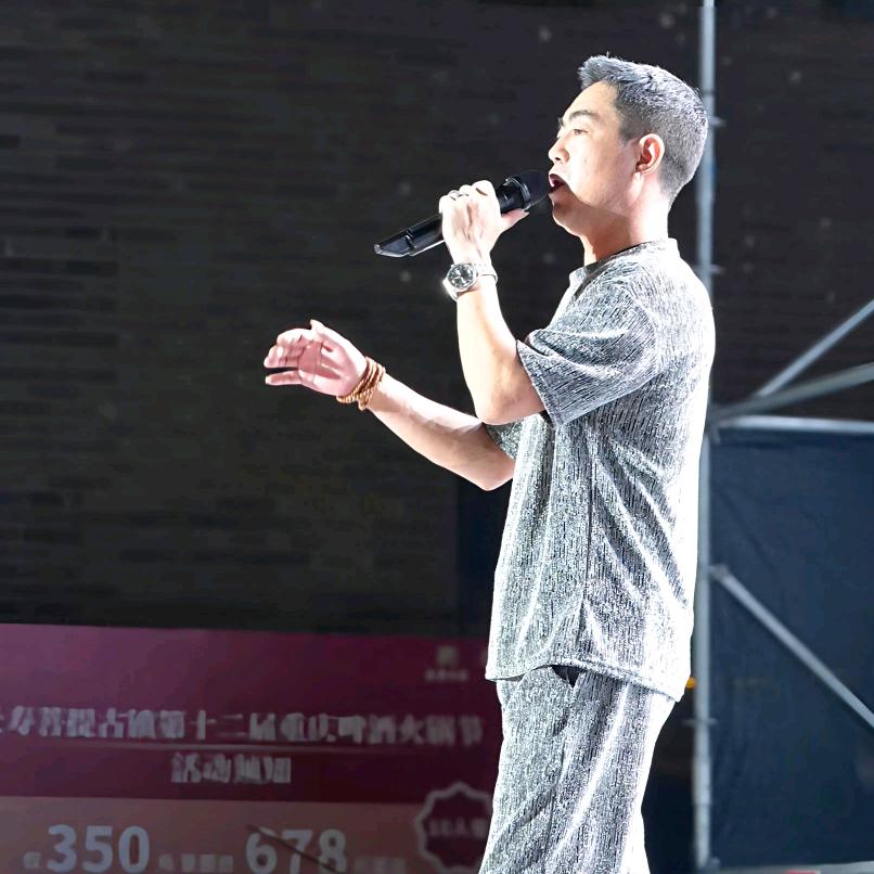 捡土豆的彝族娃