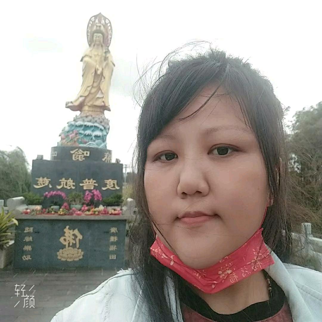 芳爷小嘴带酒窝