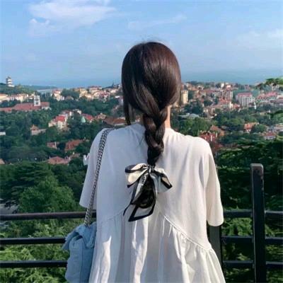 银色杏叶衣选