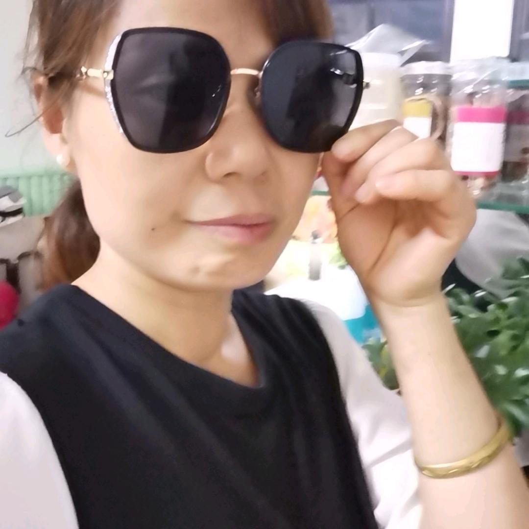 微笑恍若阳光灿烂