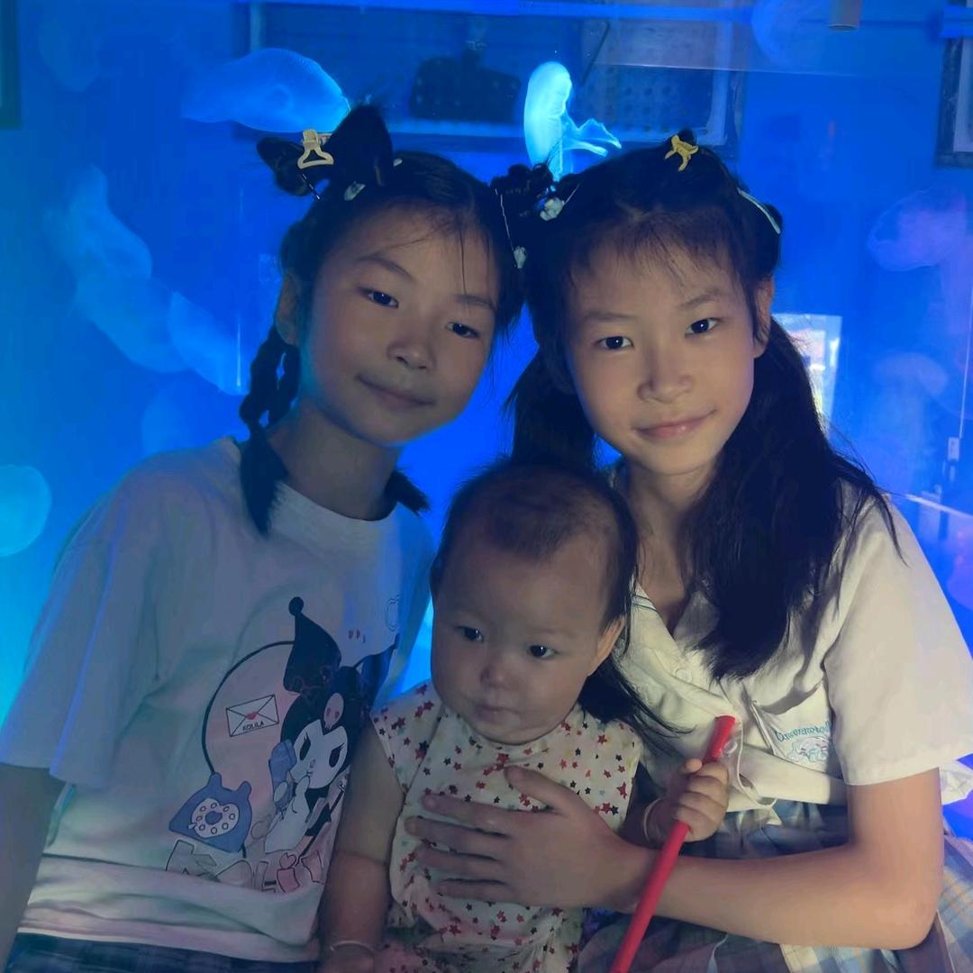 三朵花的微笑
