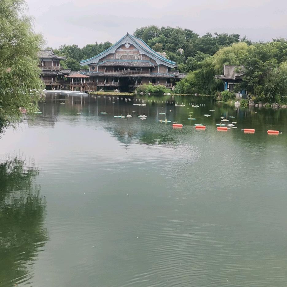 秀秀服 饰