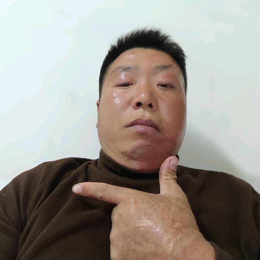 坚强的（男孩）
