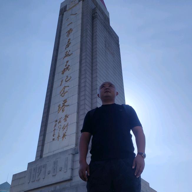 廉「话少心在」