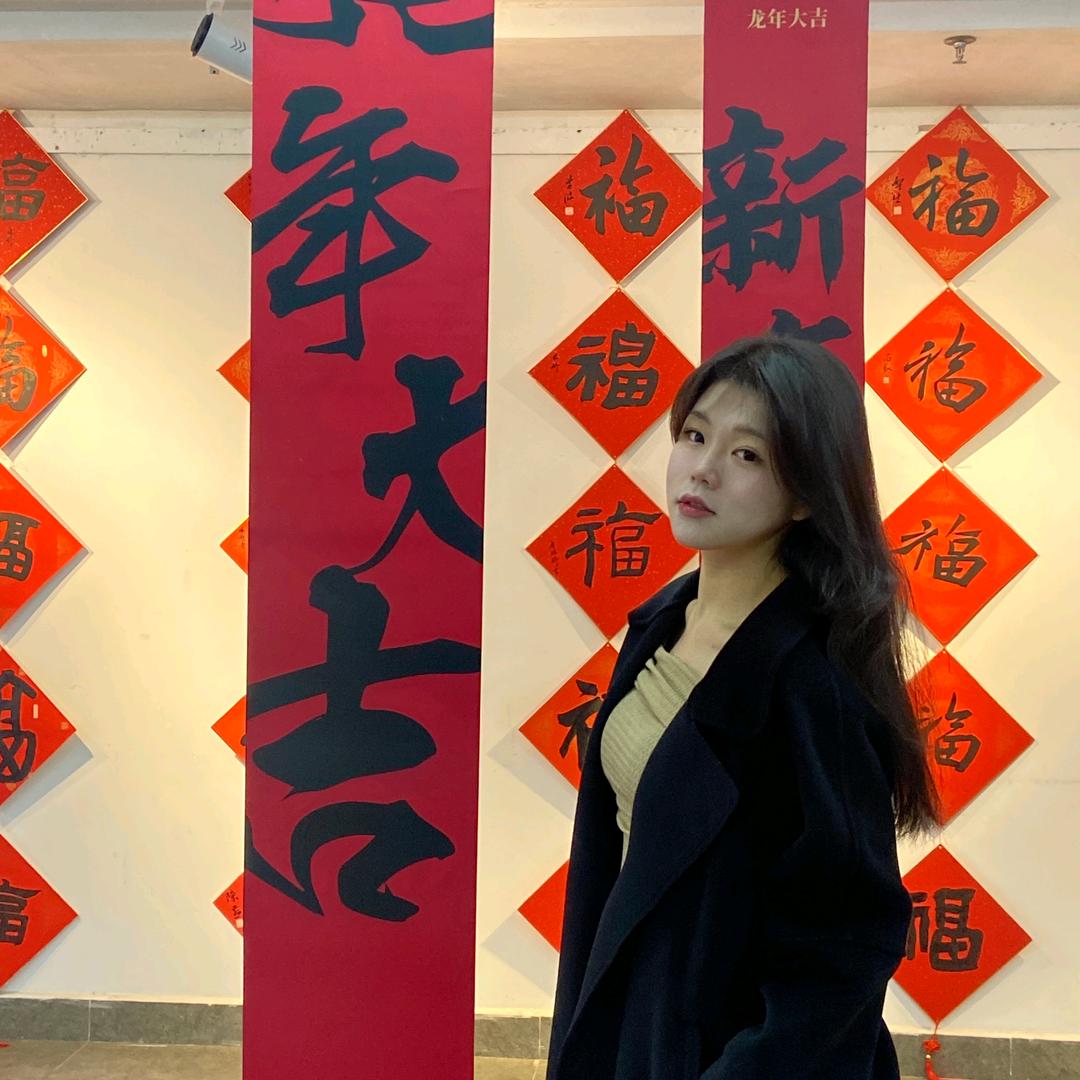 妮妮.