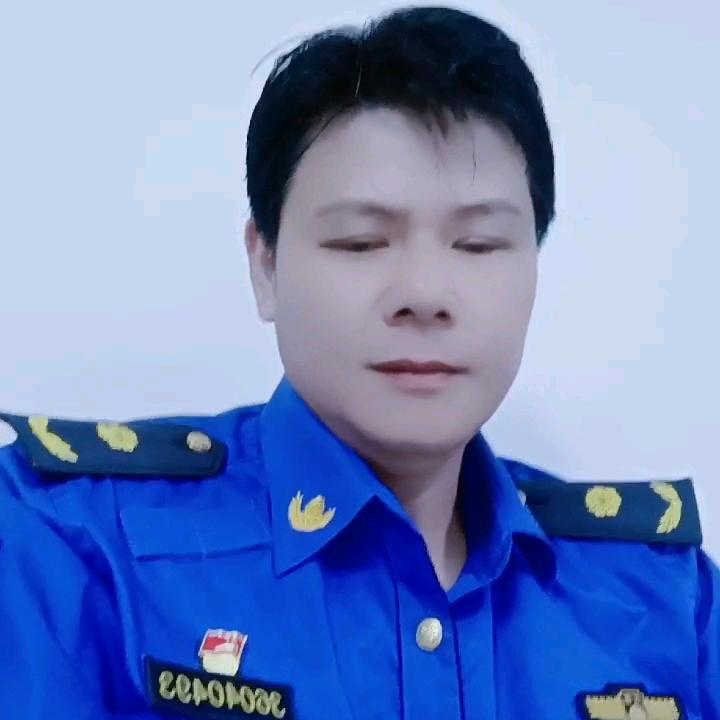 笑笑而过