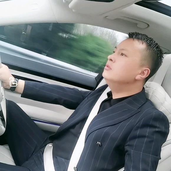 《亮亮》