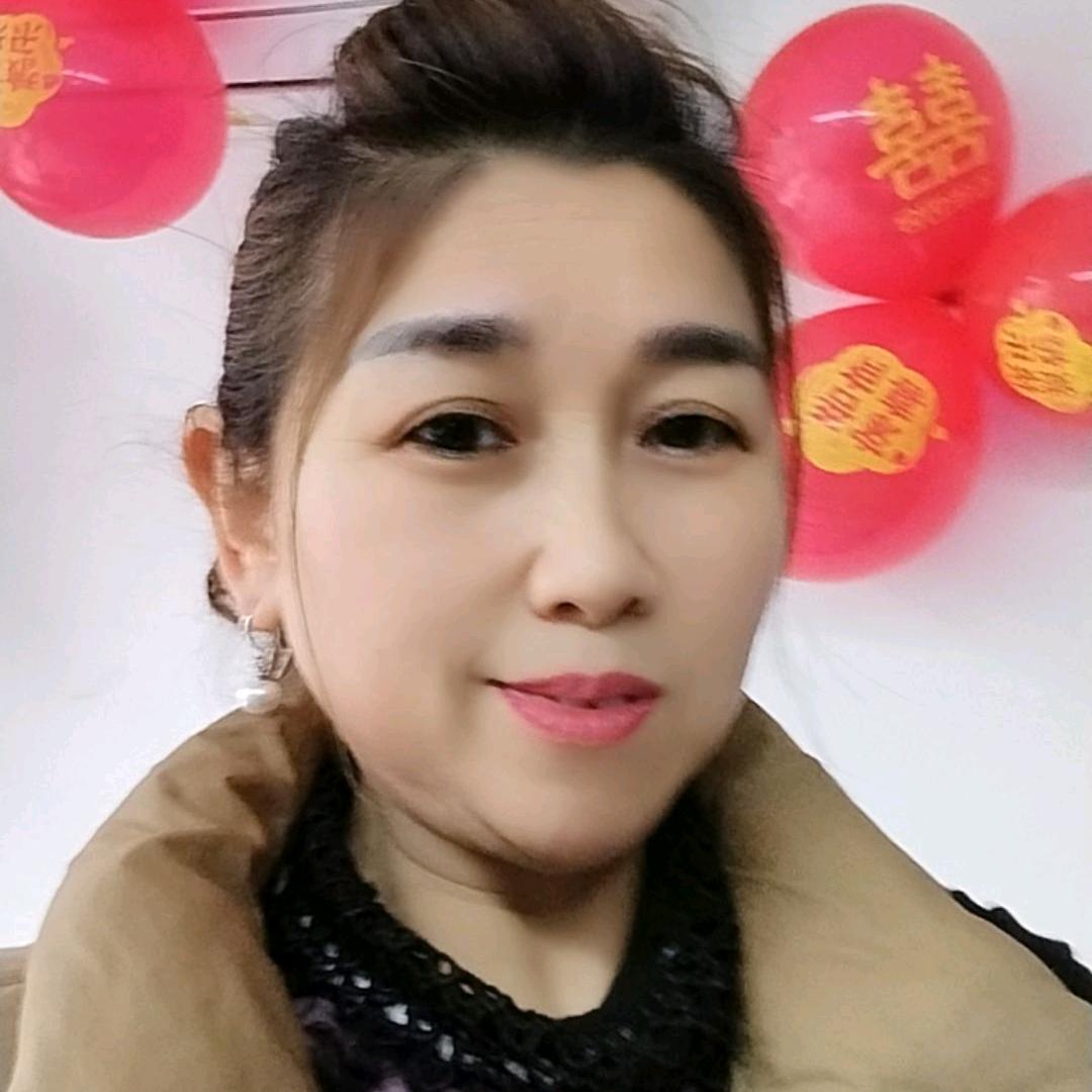 琼琼根据脸型设计发型