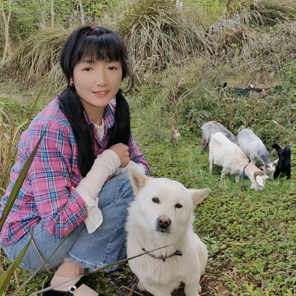 渠乡秀秀跑山黑猪
