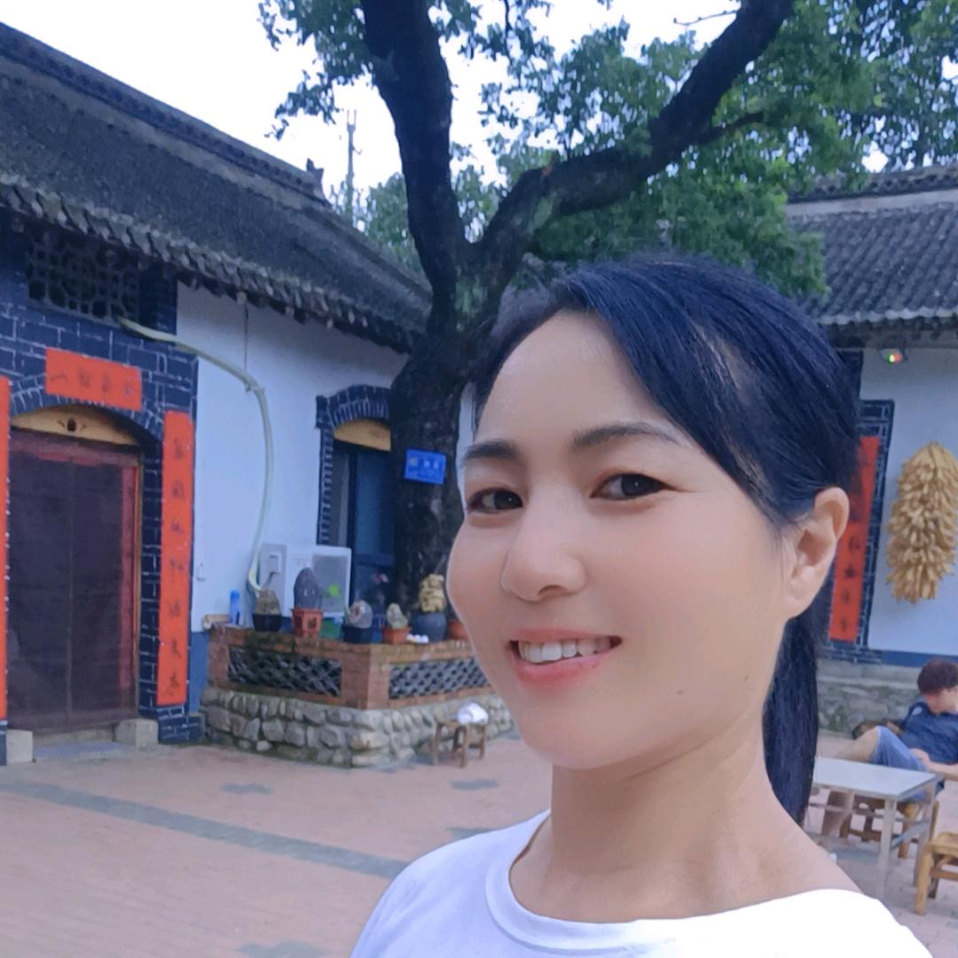 栾川的向丽