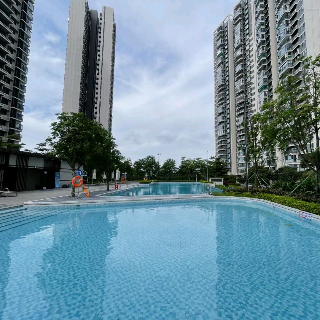 万象华府游泳池
