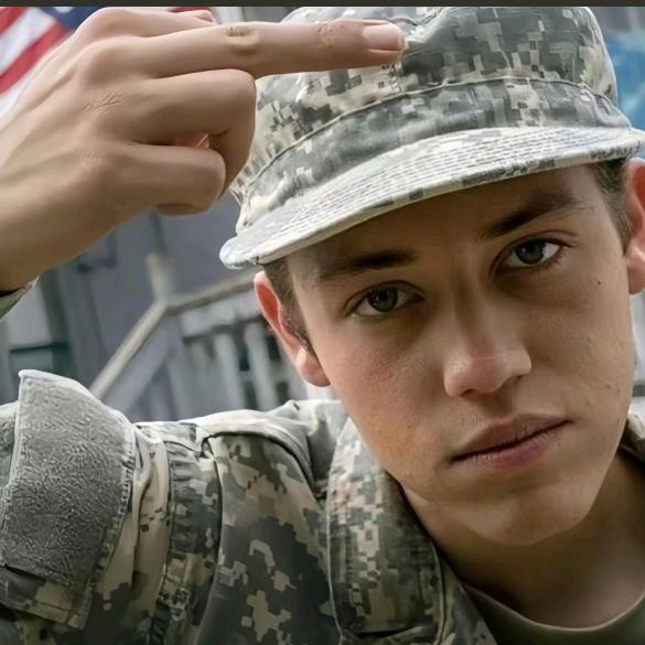 在下李元芳，手中幽兰剑