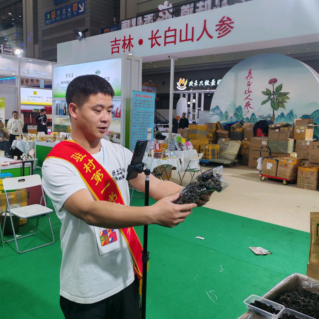 第一书记在助农