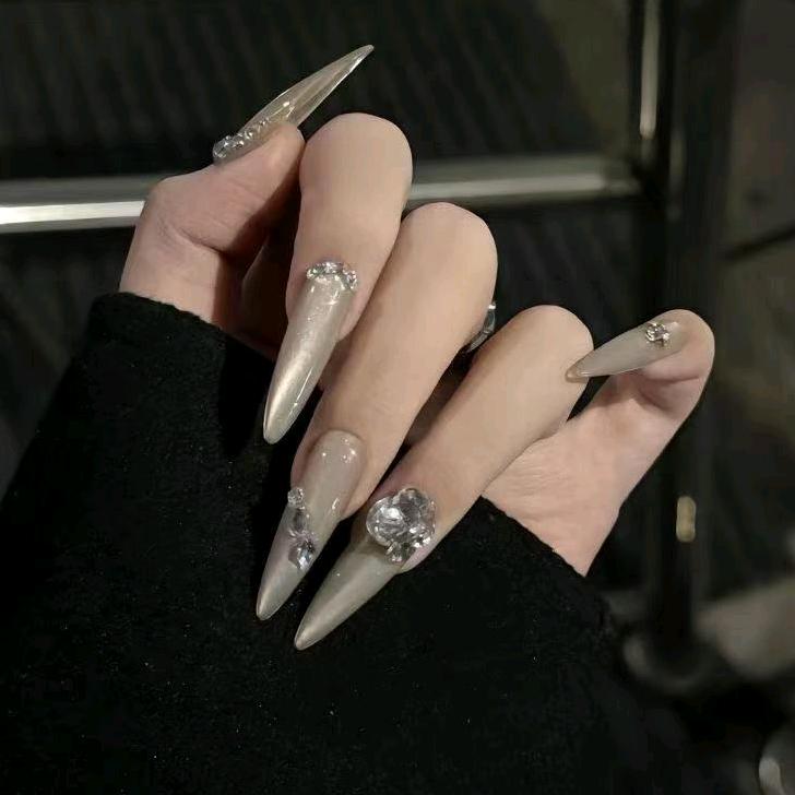 闪闪美甲美睫工作铺