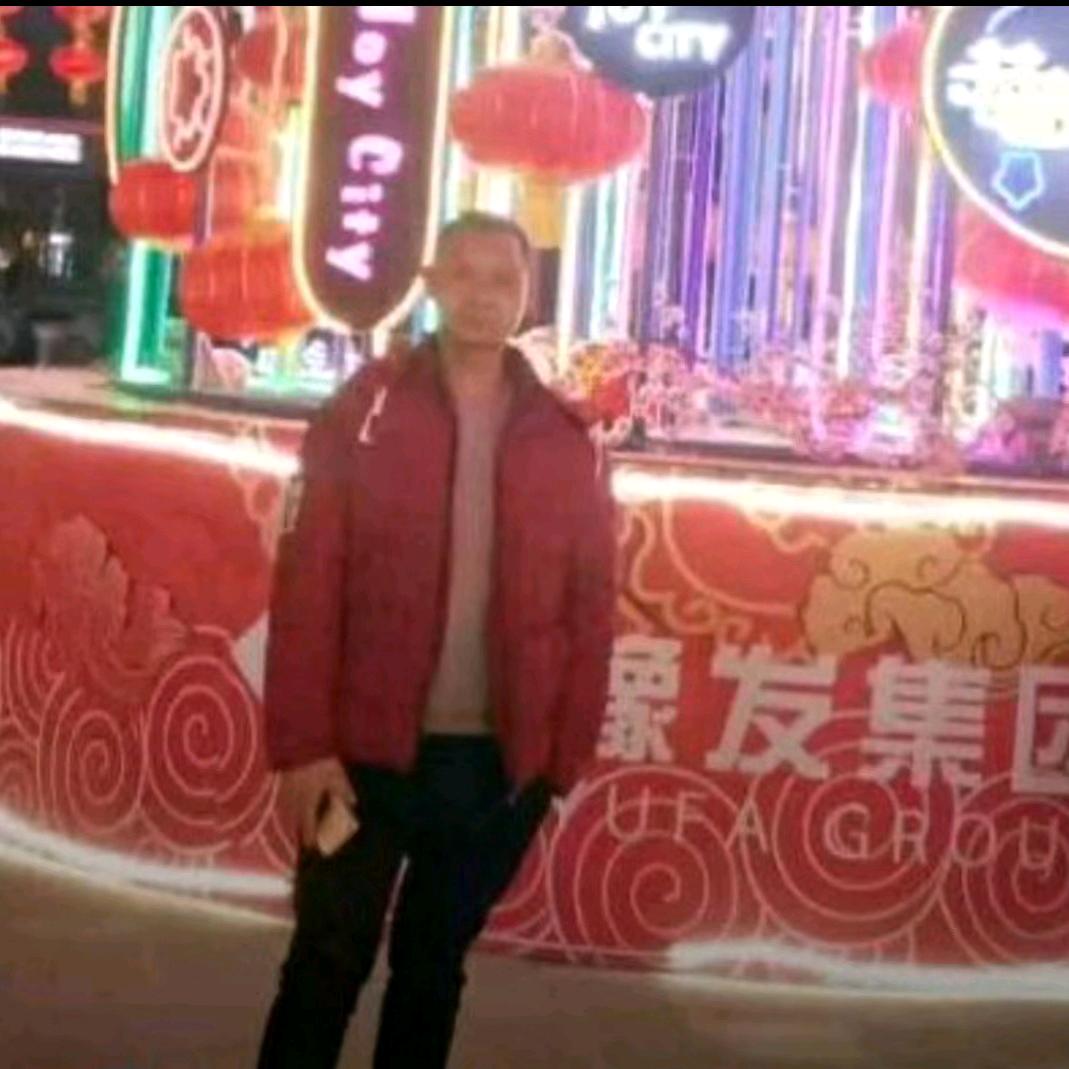 伟，（唱歌，跳舞主播）不定时开播