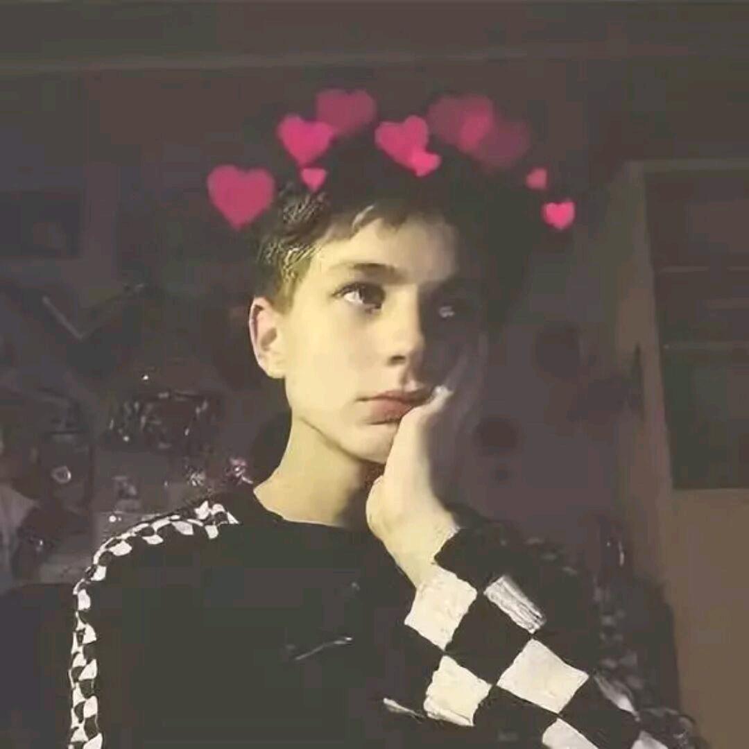 小朱的耳朵不是特别好